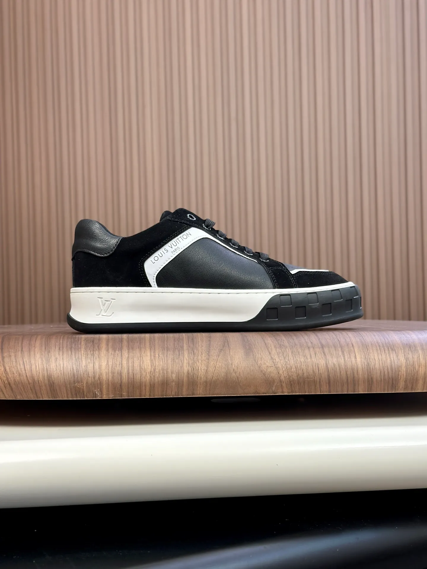 Men's shoes💰740 Lv 🔍Top purchasing agent🇮🇹 Louis Vuitton, the sports sneaker counter is synchronized, the uppers are imported from Italy, high-quality splicing colorful and complex crafts, the imported mesh padding is soft and comfortable, soles: original soles specially provided by the original factory, T men's men's shoes 💰U exclusive movable molded soles are super comfortable, original factory and single goods, 🔍🔍high quality, you can enter and leave the counter at will, welcome to compare, code number 38-44 (customized 45)